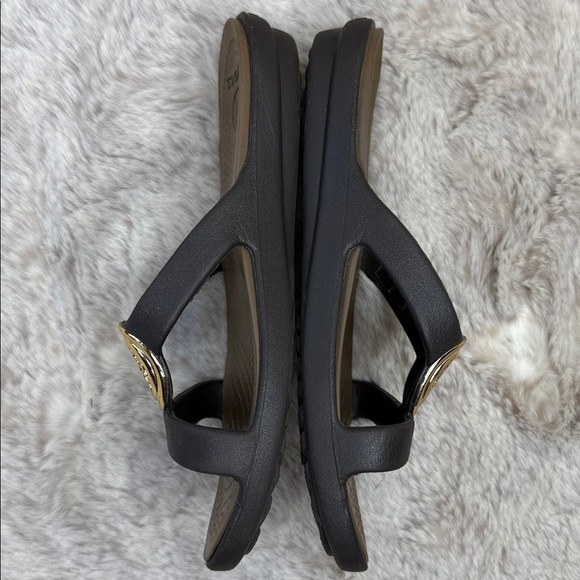 CROCS | Sanrah Slip On Hammered Teardrop 
Comfort Sandals, Size 5 - Picture 11 of 11